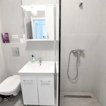 Apartament Dia *